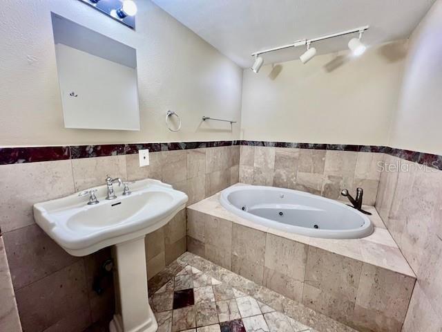 Building Photo - 3717 Cedarwood Dr