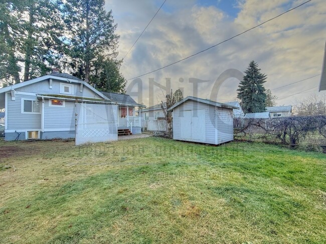 Building Photo - Downriver Bungalow