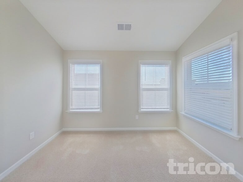 Building Photo - 2 Beautyberry St