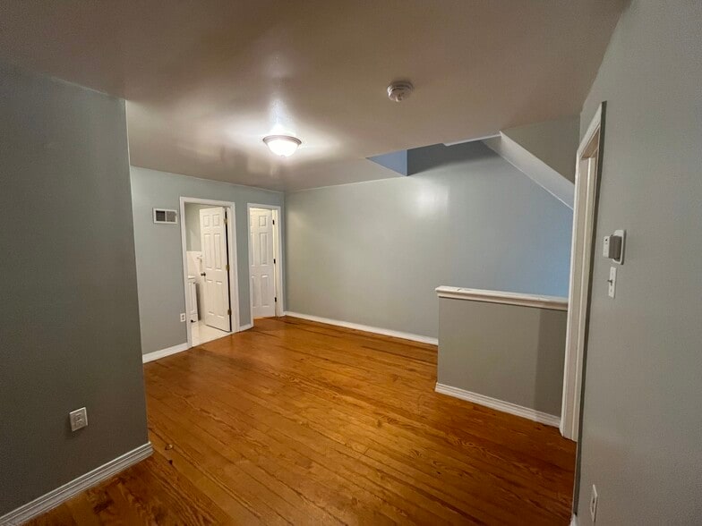 Building Photo - 4900 Walton Ave