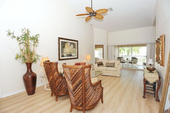 Building Photo - OFF-SEASON 2026 : 2 Bedroom 2 Bath Furnished Rental in Vanderbilt Lakes