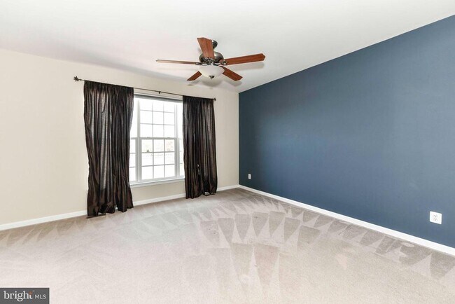 Building Photo - 13592 Village Green Dr