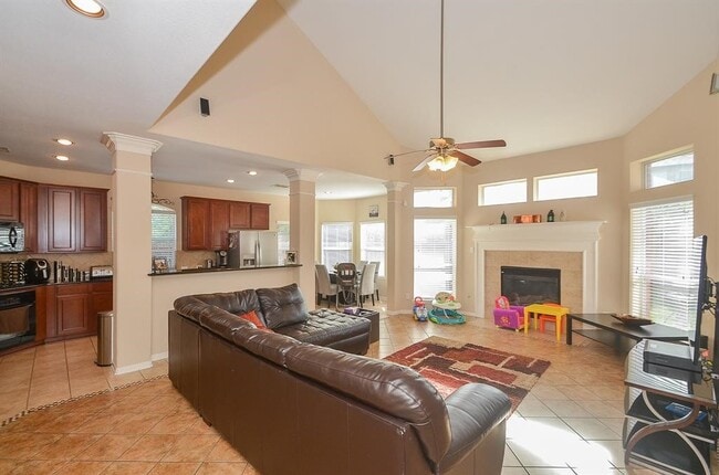 Building Photo - 6134 Vadini Shores Ln
