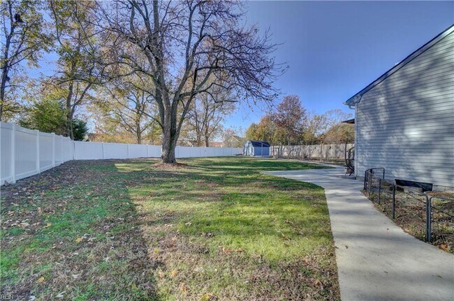 Building Photo - 624 Willow Bend Dr