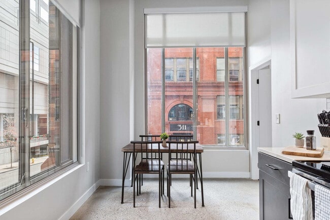 Building Photo - 205 W 4th St