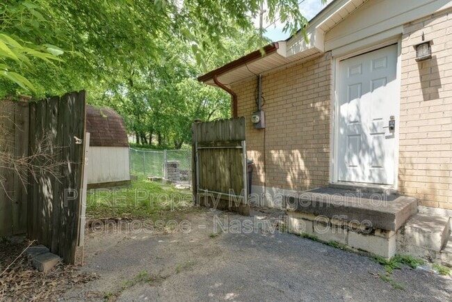 Building Photo - 110 Woodridge Dr