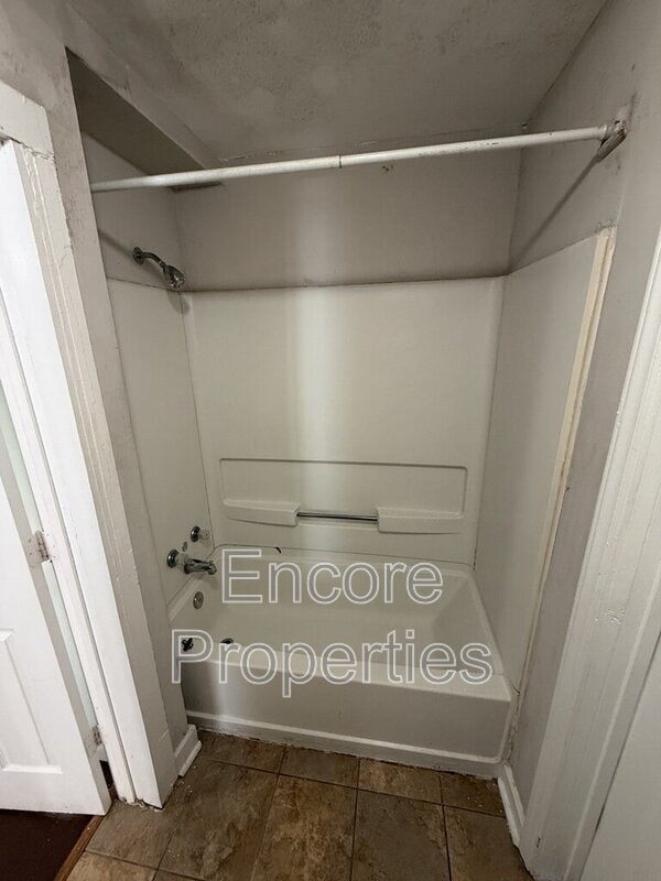 Building Photo - 1209 N Hyde Park Ave