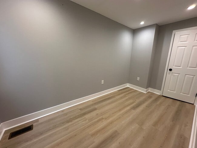 Building Photo - 2 bedrooms 1.5 bathroom House in South Phi...