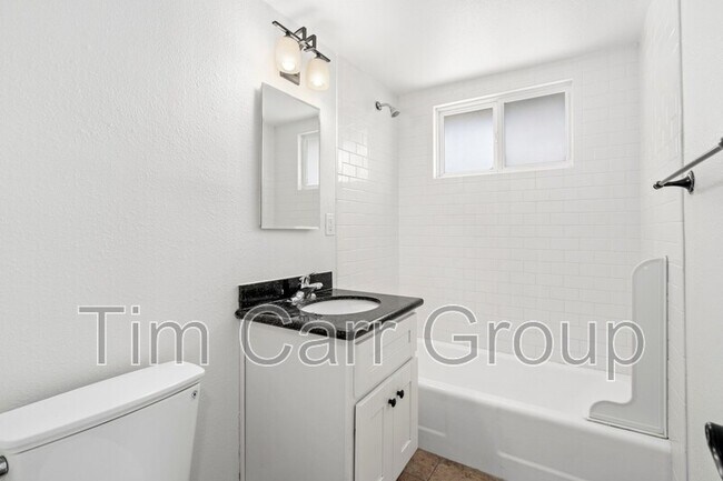 Building Photo - 235 E 18th St