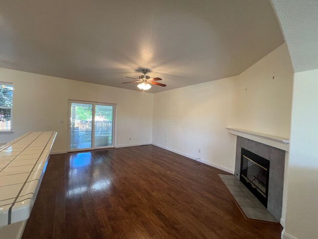 Building Photo - 3/2/2 Gorgeous Home In Gardnerville - Ruhe...