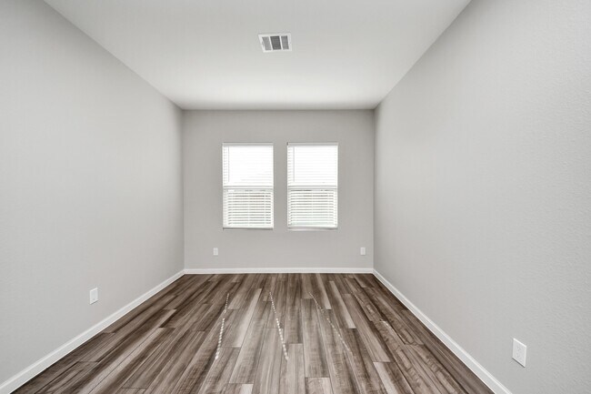 Building Photo - 6306 Highland Trl Dr