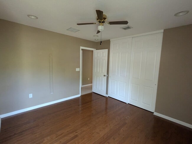 Building Photo - 9015 Alexandra Cir