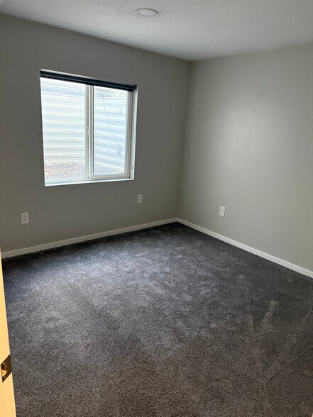 Building Photo - 932 Freedom Point Way
