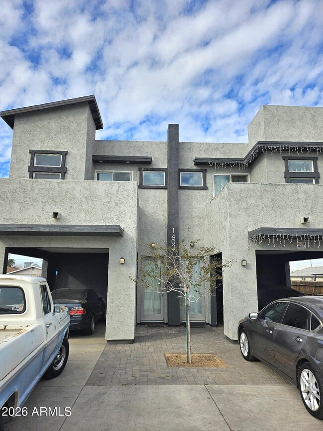 Building Photo - 1402 S 10th Ave