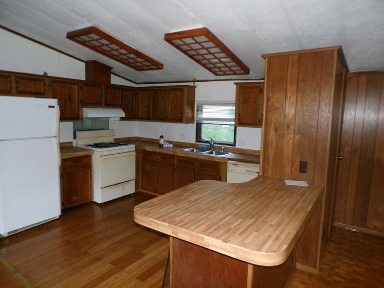 Large Kitchen Space - 5 Marlene Dr