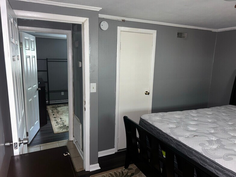 Building Photo - 1129 Bedford Ave