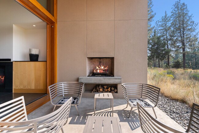 Building Photo - 2225 NW Reserve Camp Ct