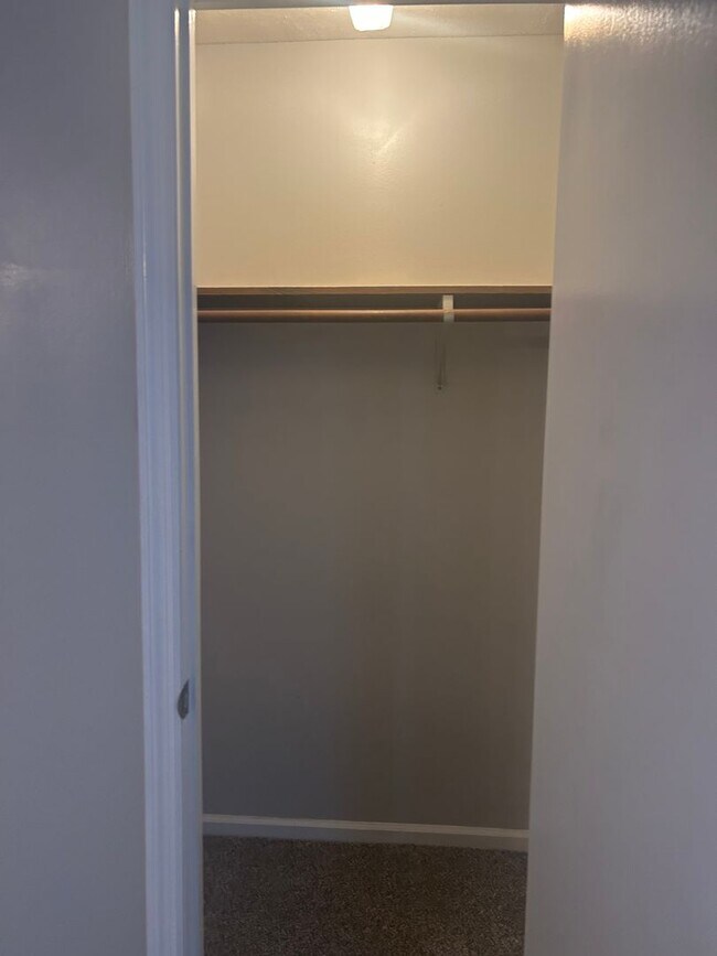 Building Photo - Cozy townhouse