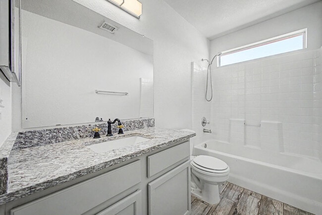 Building Photo - 1295 S Honeysuckle Ln