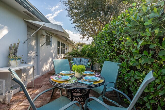 Building Photo - 1130 Cir Terrace W