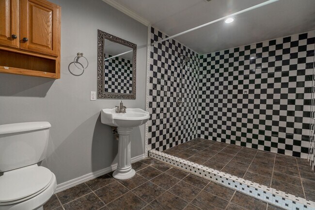 Building Photo - UPDATED 4-bedroom 3 bath Home in Fayetteville!!