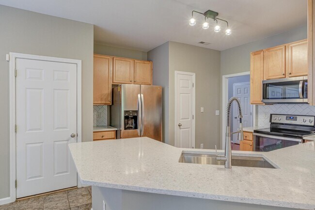 Building Photo - 1007 Brickstone Dr