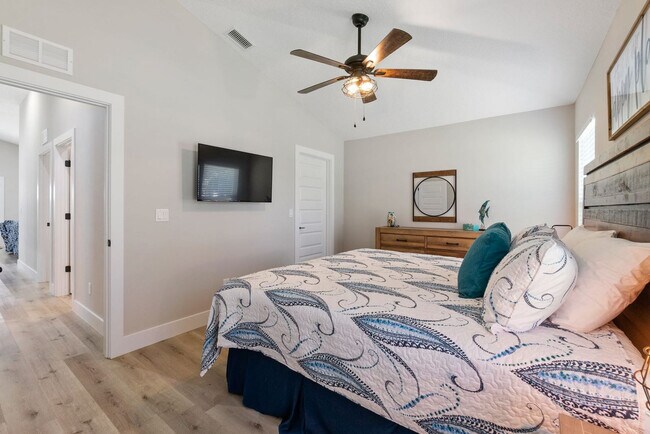 Building Photo - 1004 Josiah St