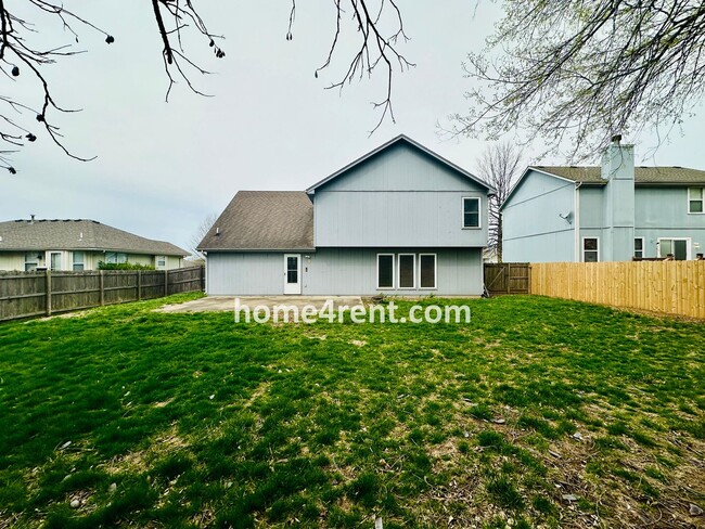 Building Photo - Spacious Four Bedroom Home in KCMO w/ Bran...