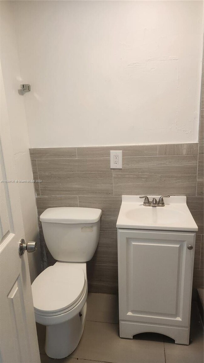 Building Photo - 1049 NW 95th St