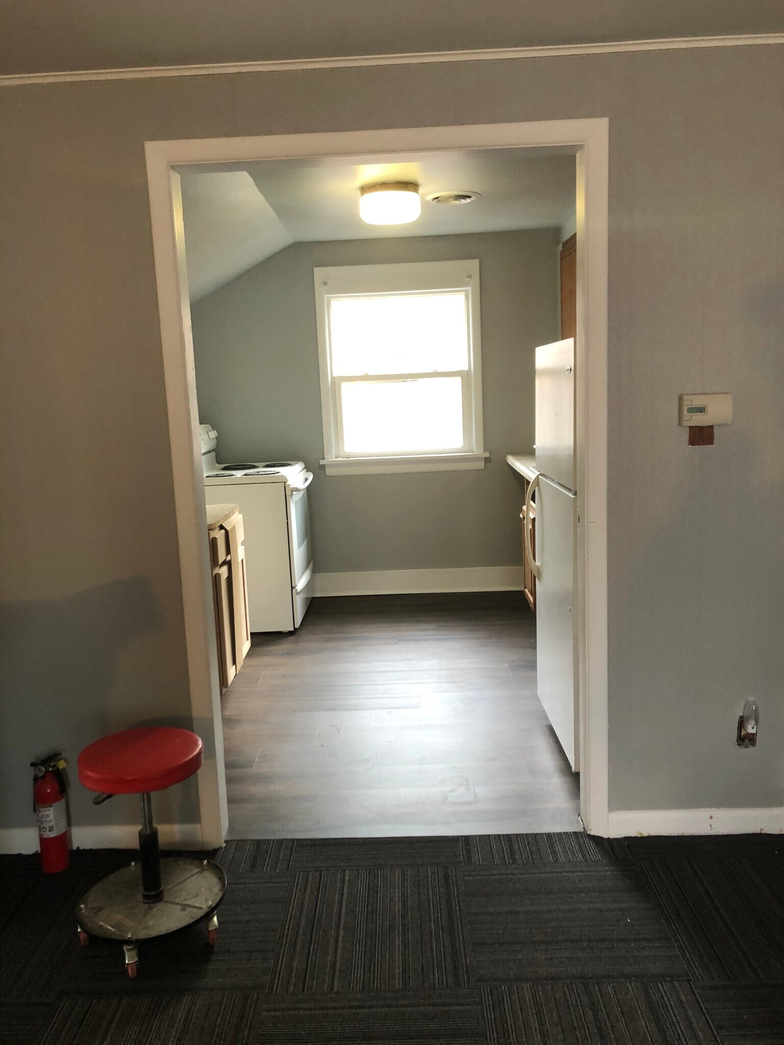 Kitchen - 1012 W Armstrong Ave