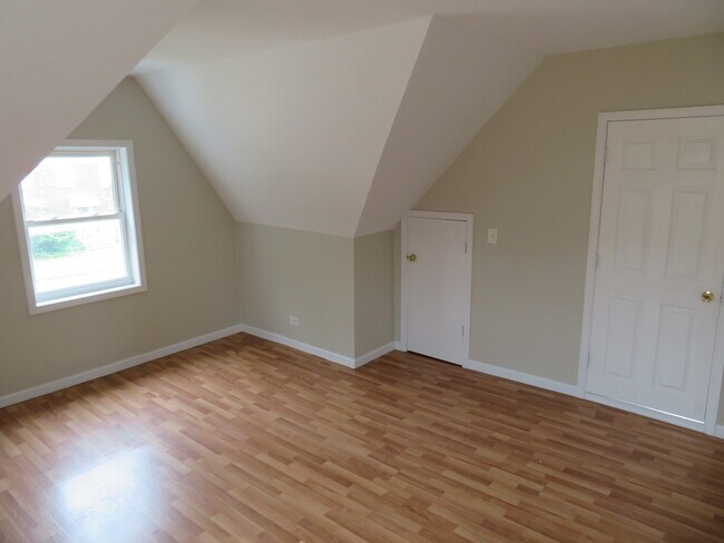 Building Photo - 6957 W Fletcher St