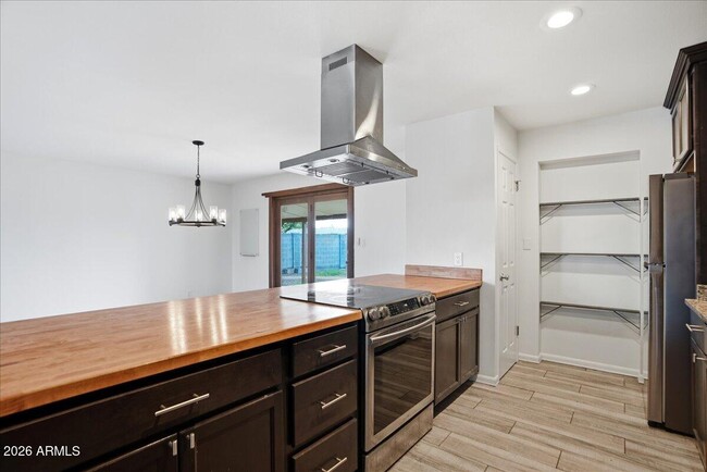 Building Photo - 1935 E El Parque Dr