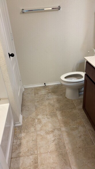 Building Photo - 804 Crown Anchor Bnd