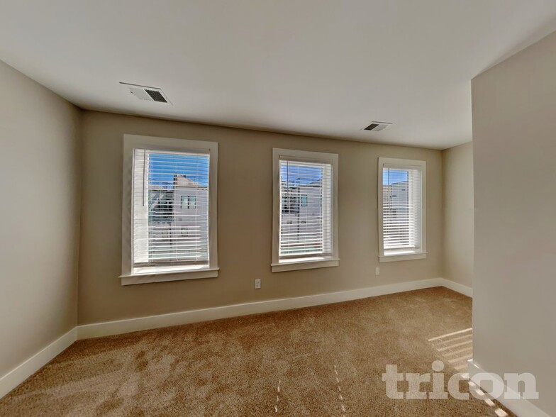 Building Photo - 6813 Charlotte Pike