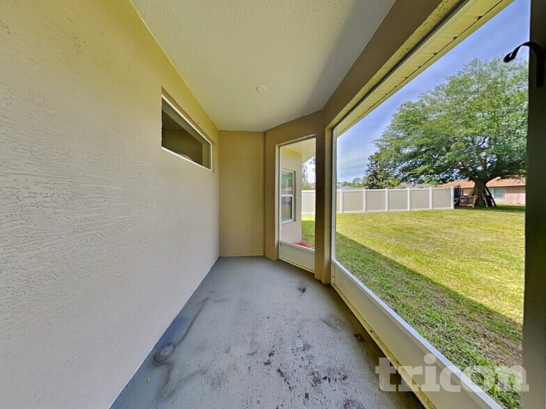 Building Photo - 9 Point Pl