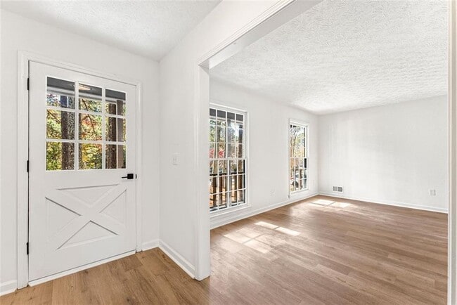 Building Photo - 444 Wellington Way