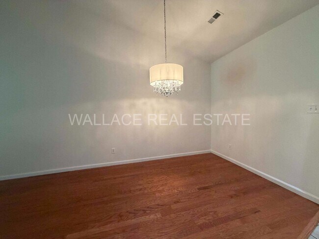 Building Photo - SPACIOUS 3 BEDROOM CONDO IN ANDERSON RIDGE ON GLEASON DRIVE!!