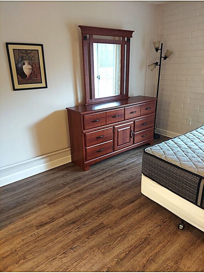 Building Photo - 1700 SW 16th Ct