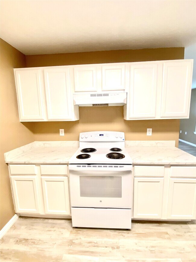 Building Photo - 411 Lindley Dr