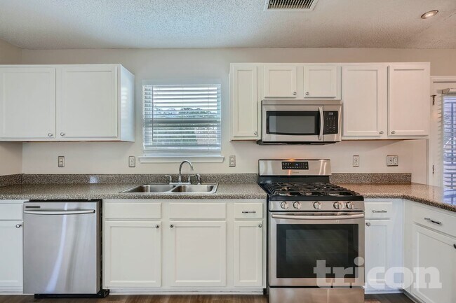 Building Photo - 712 Walton Dr