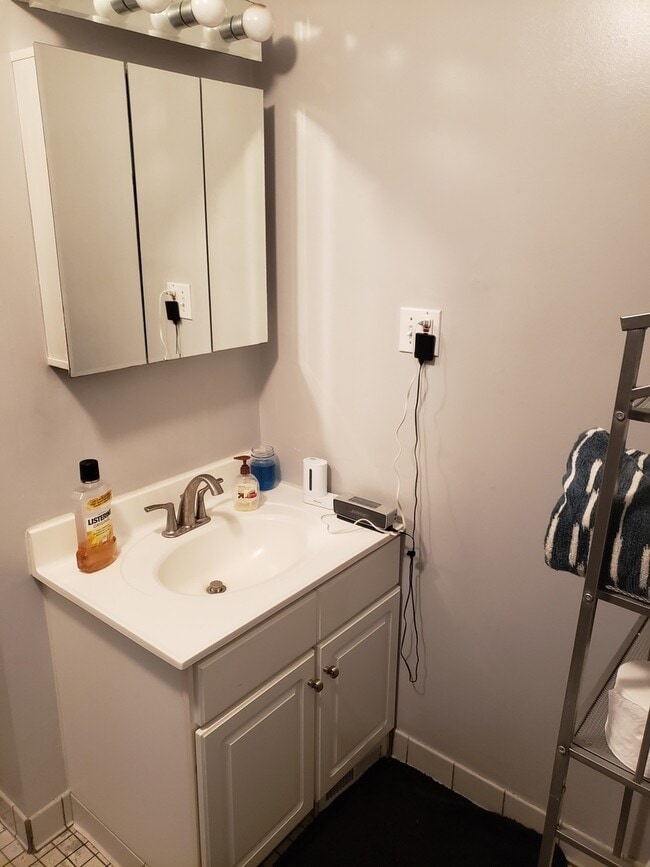 Building Photo - 1870 N Halsted St