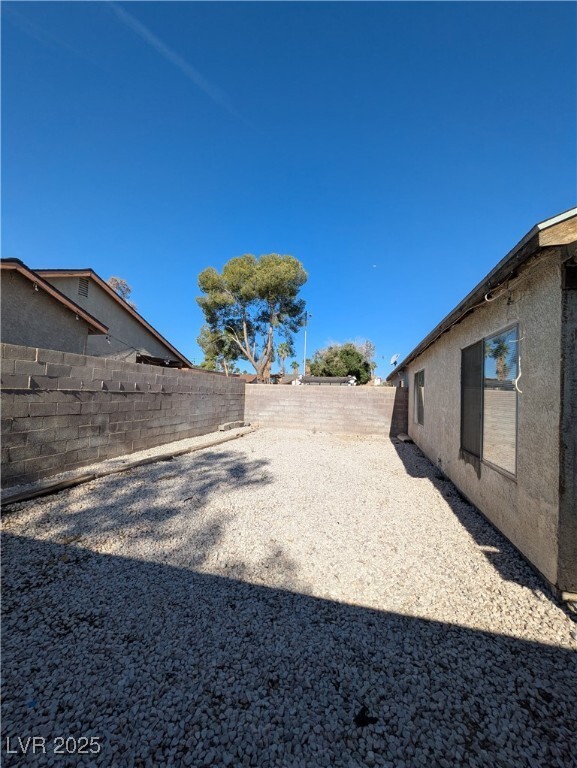 Building Photo - 7049 Sylvan Oak Dr