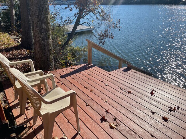 Building Photo - Lovely Lakefront Home in Virginia Beach