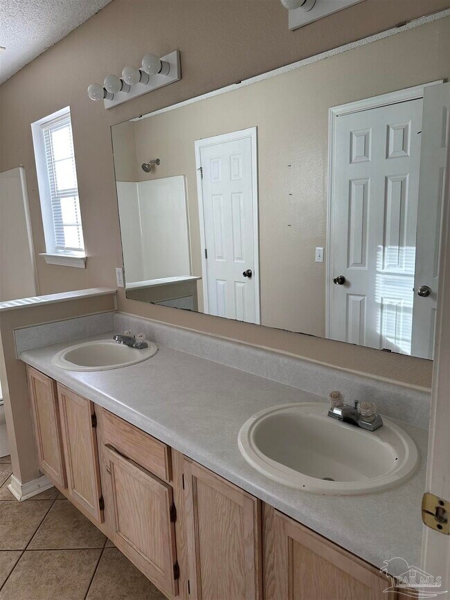 Building Photo - 132 Wildflower Ln