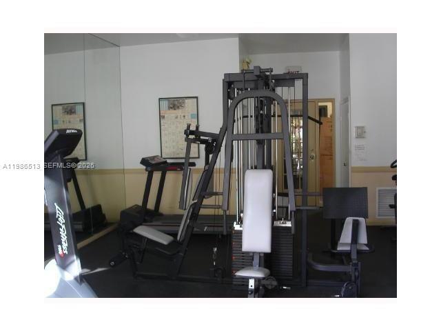 Building Photo - 560 S Park Rd