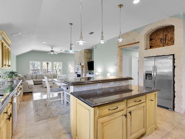 Building Photo - 3003 Creekwood Dr