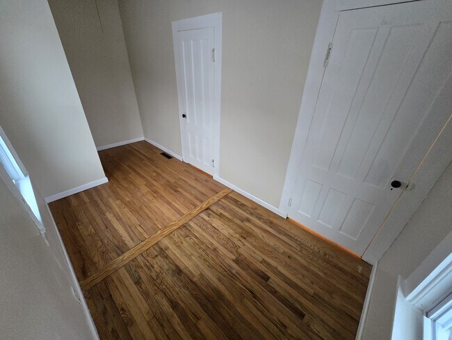 Building Photo - 804 E Division St