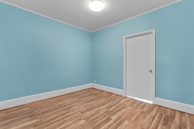 Building Photo - 122 Mallory Ave