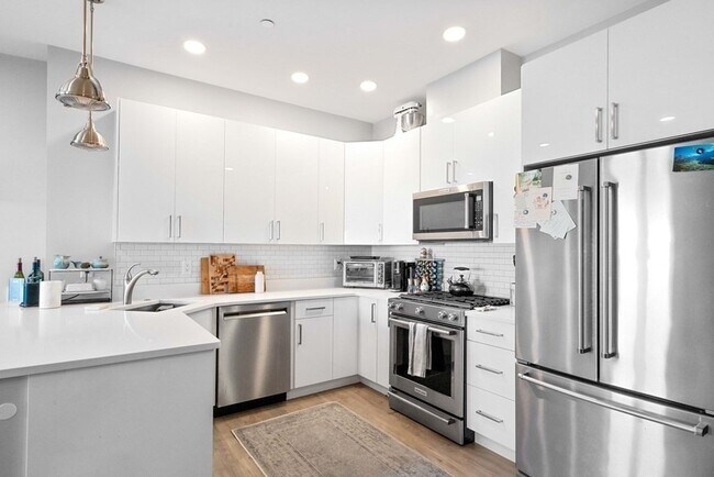 Building Photo - 610 Rutherford Ave