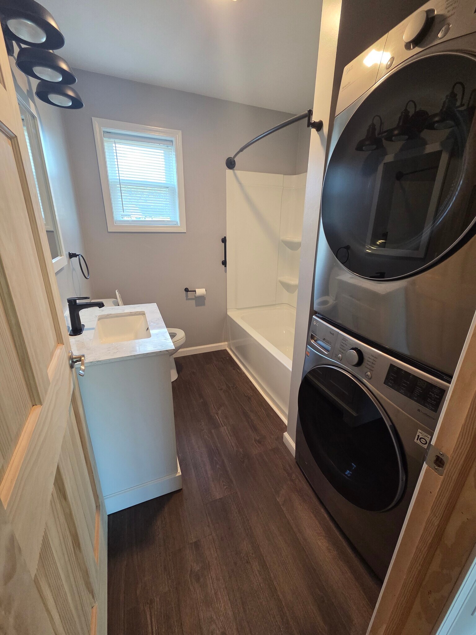 Full Bath w/ Laundry - 215 Main St